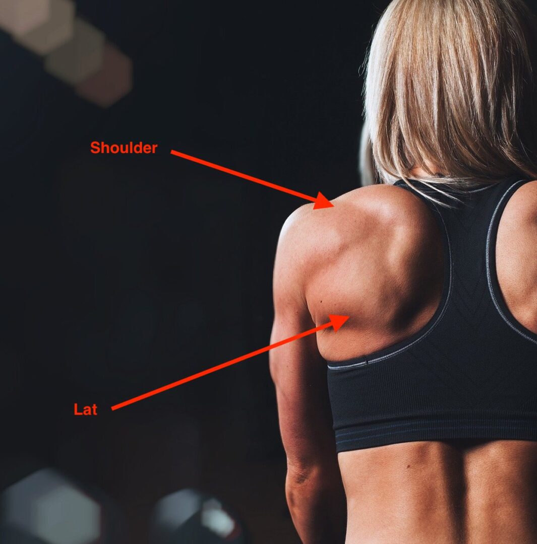 Woman with back muscles and arrows focusing on shoulders and lats